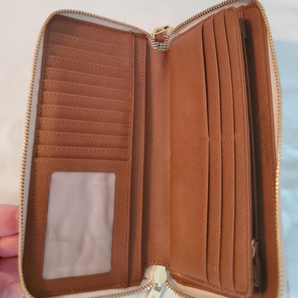 Michael Kors 'Jet Set' Faux Leather Wallet Vanilla - Picture 3 of 4